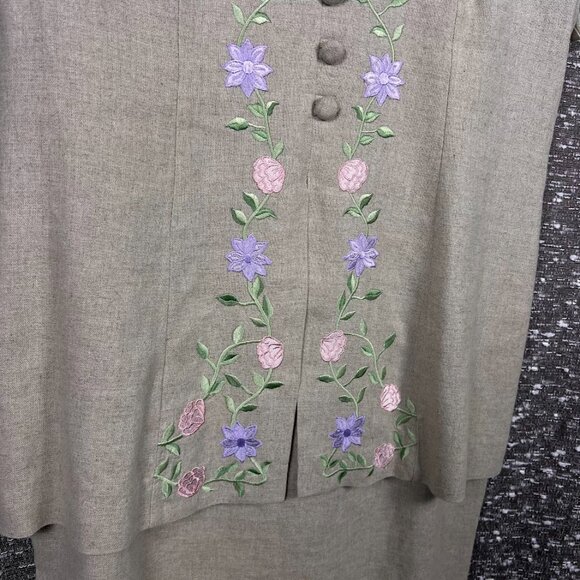 Halmode Petites Dress Embroidered with Flowers - One Piece Sewed Size 8 - Picture 2 of 5